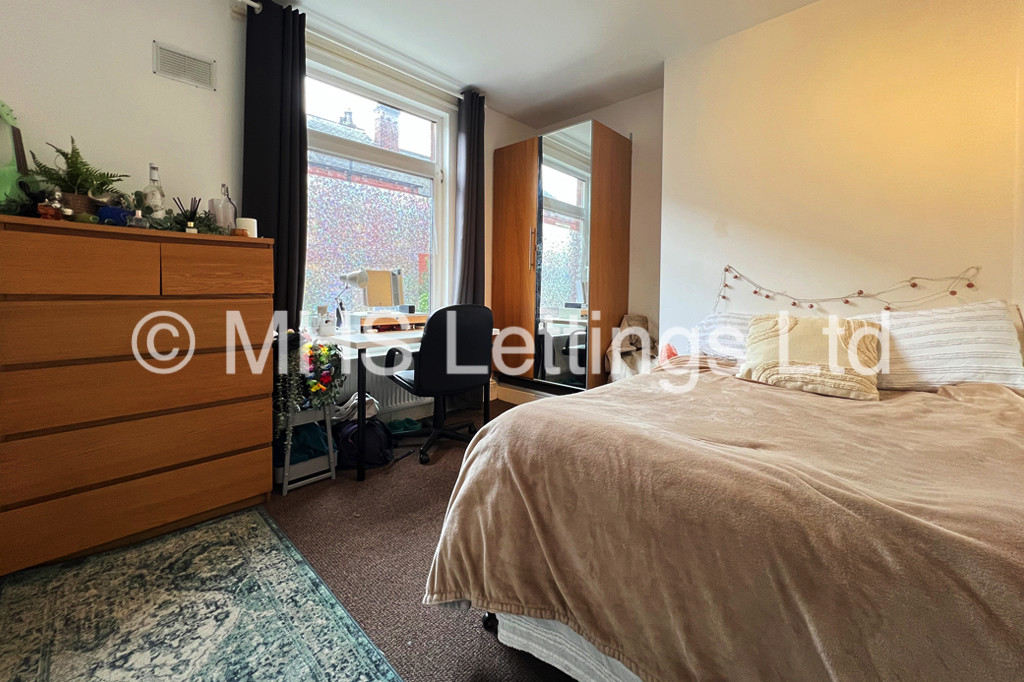 Photo of 2 Bedroom Ground Floor Flat in Ground Floor, 4 Norville Terrace, Leeds, LS6 1BS