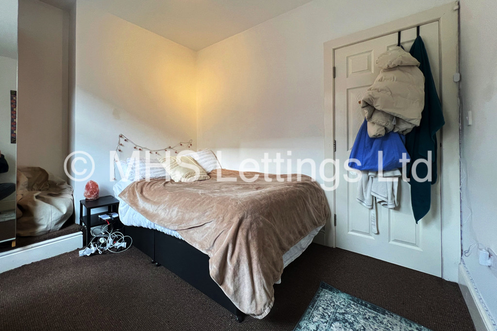 Photo of 2 Bedroom Ground Floor Flat in Ground Floor, 4 Norville Terrace, Leeds, LS6 1BS