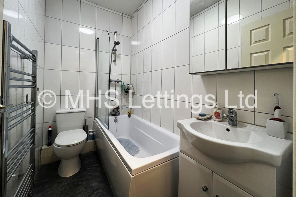 Photo of 2 Bedroom Ground Floor Flat in Ground Floor, 4 Norville Terrace, Leeds, LS6 1BS
