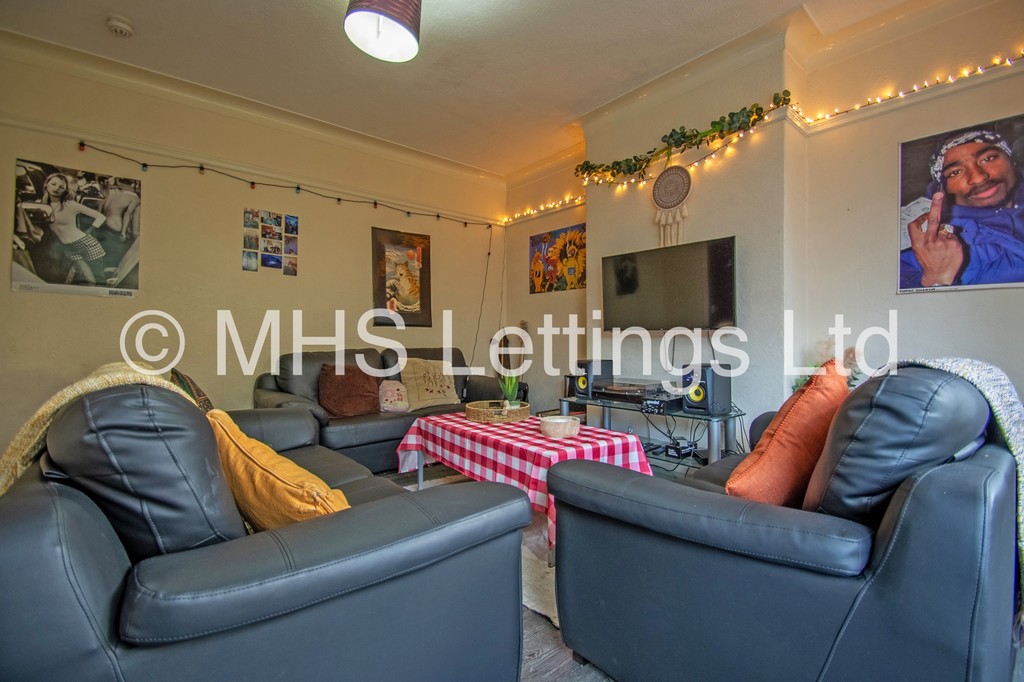 Photo of 6 Bedroom Semi-Detached House in 51 St. Michaels Lane, Leeds, LS6 3BR