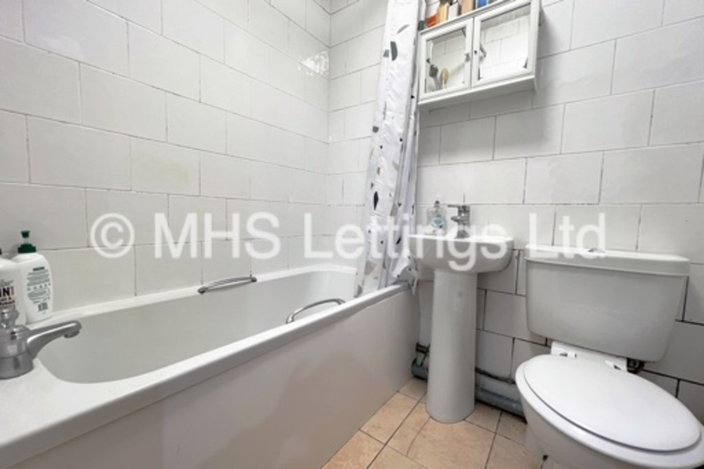 Photo of 1 Bedroom Shared Flat in Flat 2, 175 Hyde Park Road, Leeds, LS6 1AH