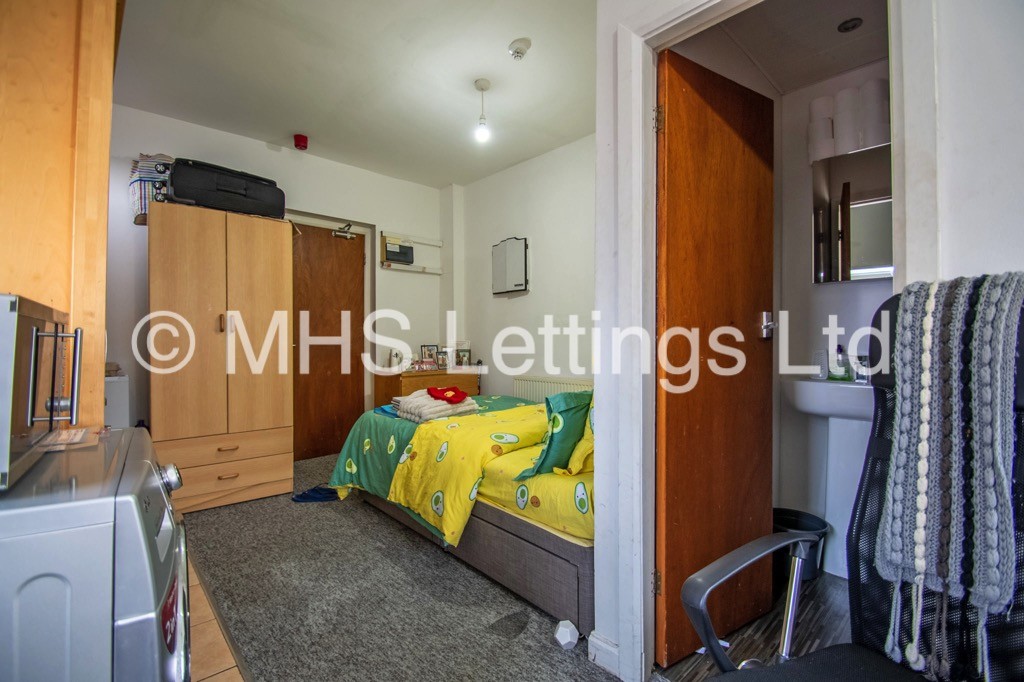 Photo of 1 Bedroom Shared Flat in Flat 3, 175 Hyde Park Road, Leeds, LS6 1AH
