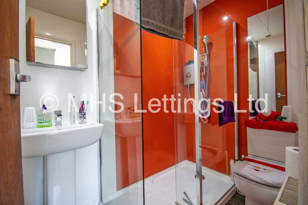 Photo of 1 Bedroom Shared Flat in Flat 3, 175 Hyde Park Road, Leeds, LS6 1AH