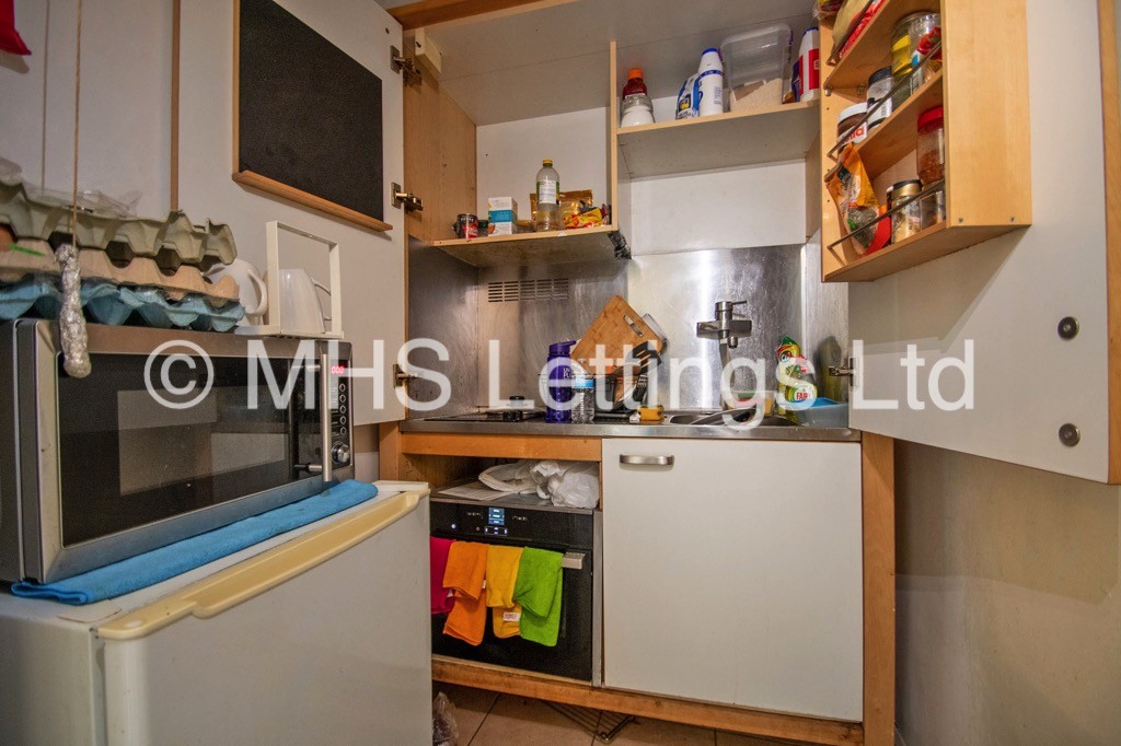 Photo of 1 Bedroom Shared Flat in Flat 5, 175 Hyde Park Road, Leeds, LS6 1AH