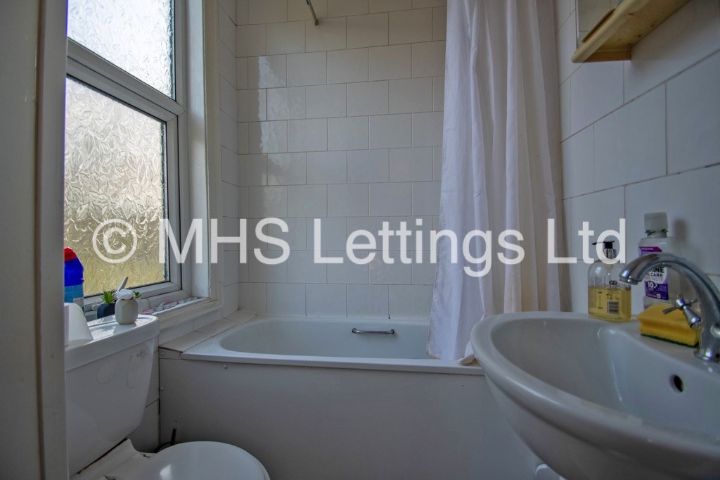 Photo of 1 Bedroom Shared Flat in Flat 5, 175 Hyde Park Road, Leeds, LS6 1AH