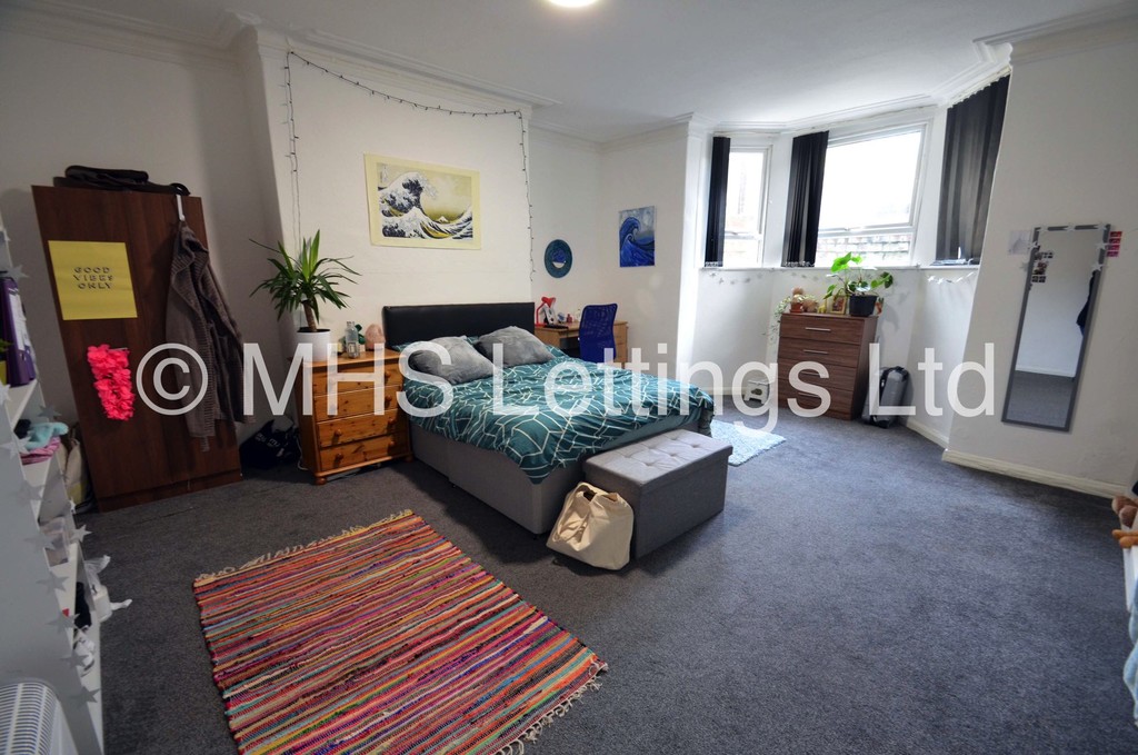 Photo of 8 Bedroom Mid Terraced House in 167 Belle Vue Road, Leeds, LS3 1HG