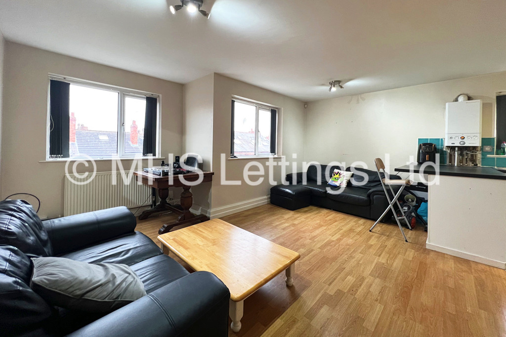 Photo of 3 Bedroom Flat in Flat 3A, 21-25 Headingley Avenue, Leeds, LS6 3EP