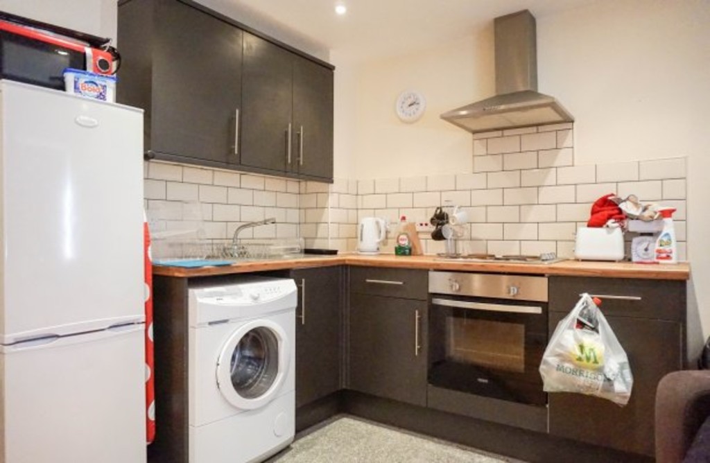 Photo of 3 Bedroom Flat in Flat 17, Headingley House, Leeds, LS6 3HD