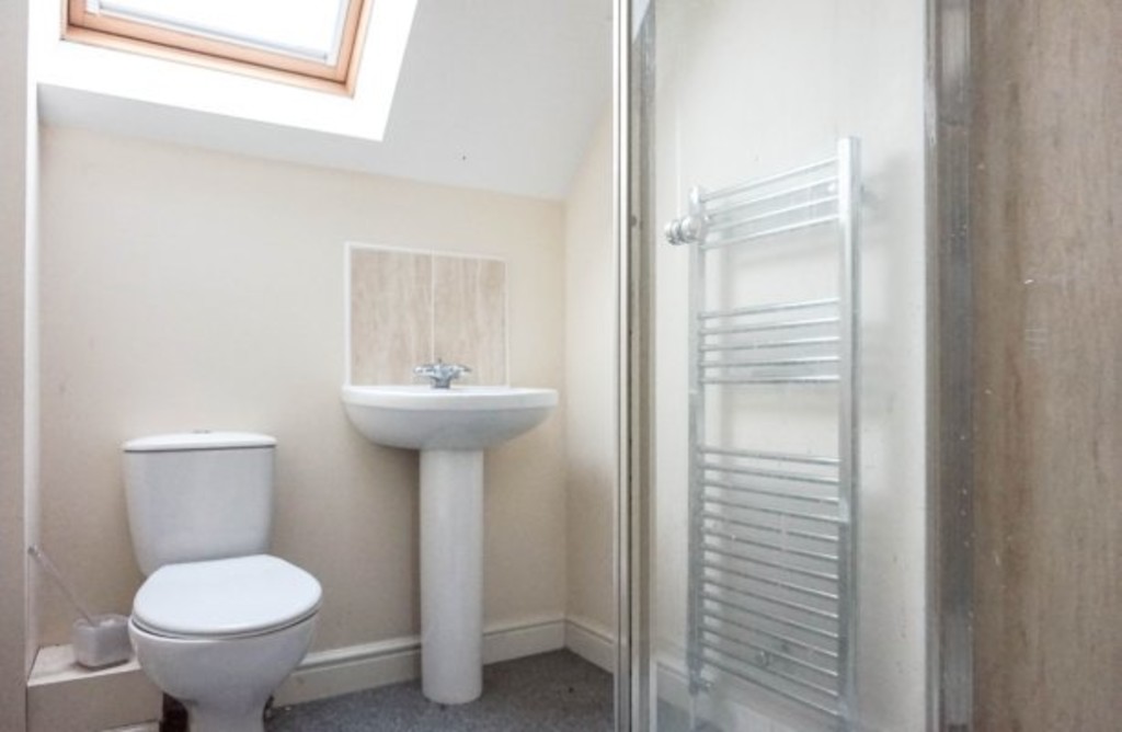 Photo of 3 Bedroom Flat in Flat 17, Headingley House, Leeds, LS6 3HD