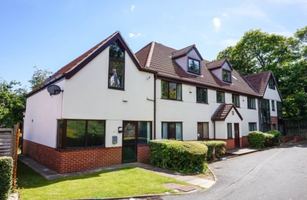 Photo of 3 Bedroom Flat in Flat 17, Headingley House, Leeds, LS6 3HD