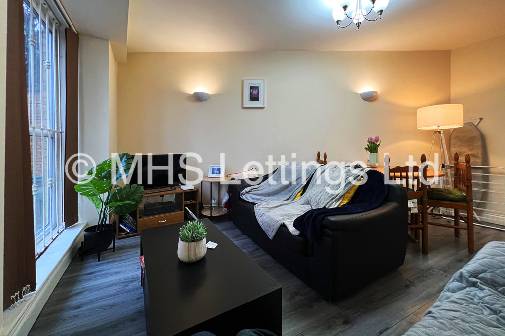 Photo of 3 Bedroom Flat in Flat 15, New Moon Apartments, LS6 2DD