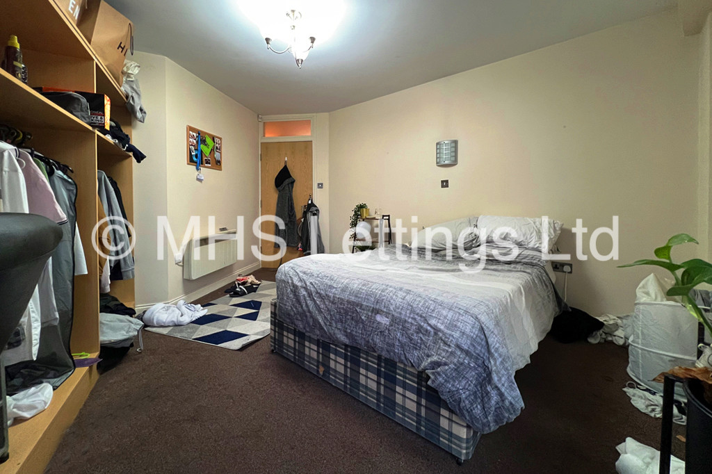 Photo of 3 Bedroom Flat in Flat 15, New Moon Apartments, LS6 2DD