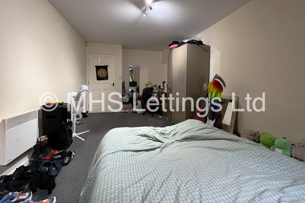 Photo of 4 Bedroom Flat in 30 Abbots Mews, Leeds, LS4 2AB