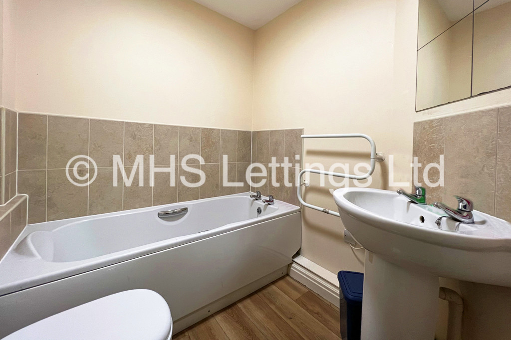 Photo of 4 Bedroom Flat in 31 Abbots Mews, Leeds, LS4 2AB