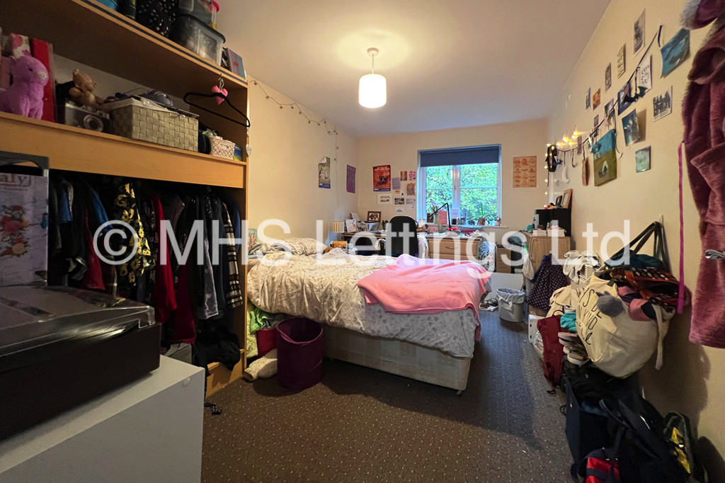 Photo of 4 Bedroom Flat in 31 Abbots Mews, Leeds, LS4 2AB