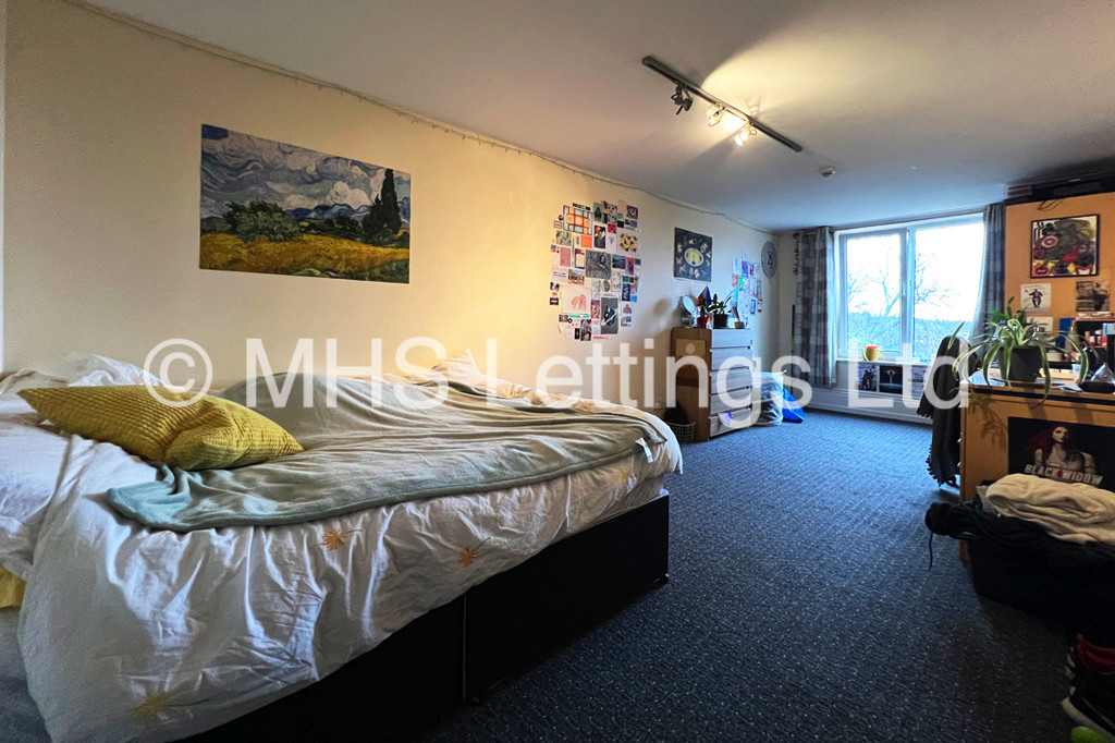 Photo of 4 Bedroom Flat in Flat 2, 16 Ash Grove, Leeds, LS6 1AY