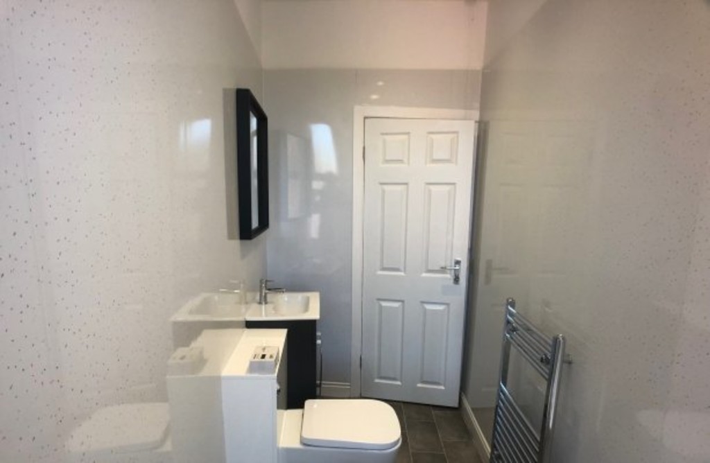 Photo of 5 Bedroom End Terraced House in 28 Bennett Road, Leeds, LS6 3HN