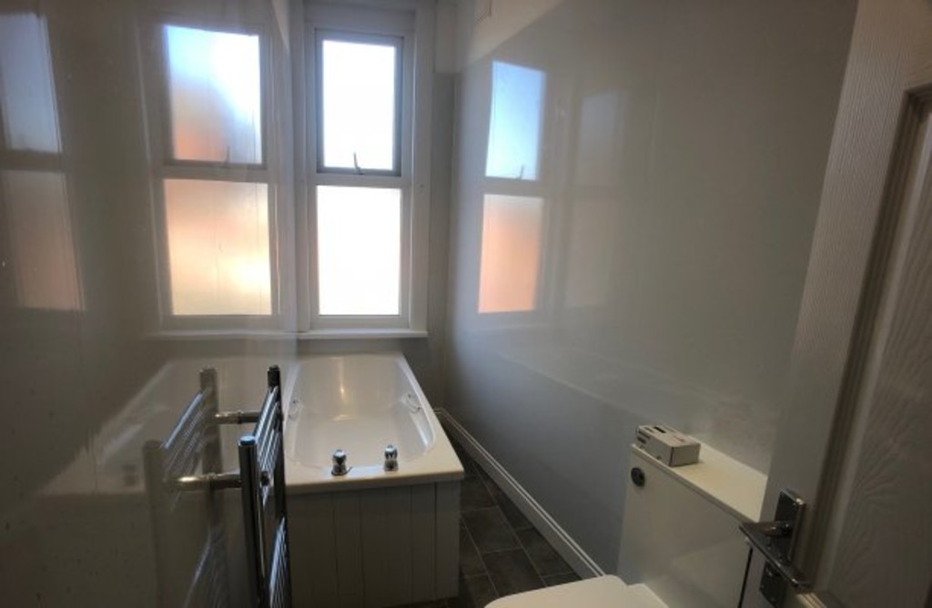 Photo of 5 Bedroom End Terraced House in 28 Bennett Road, Leeds, LS6 3HN