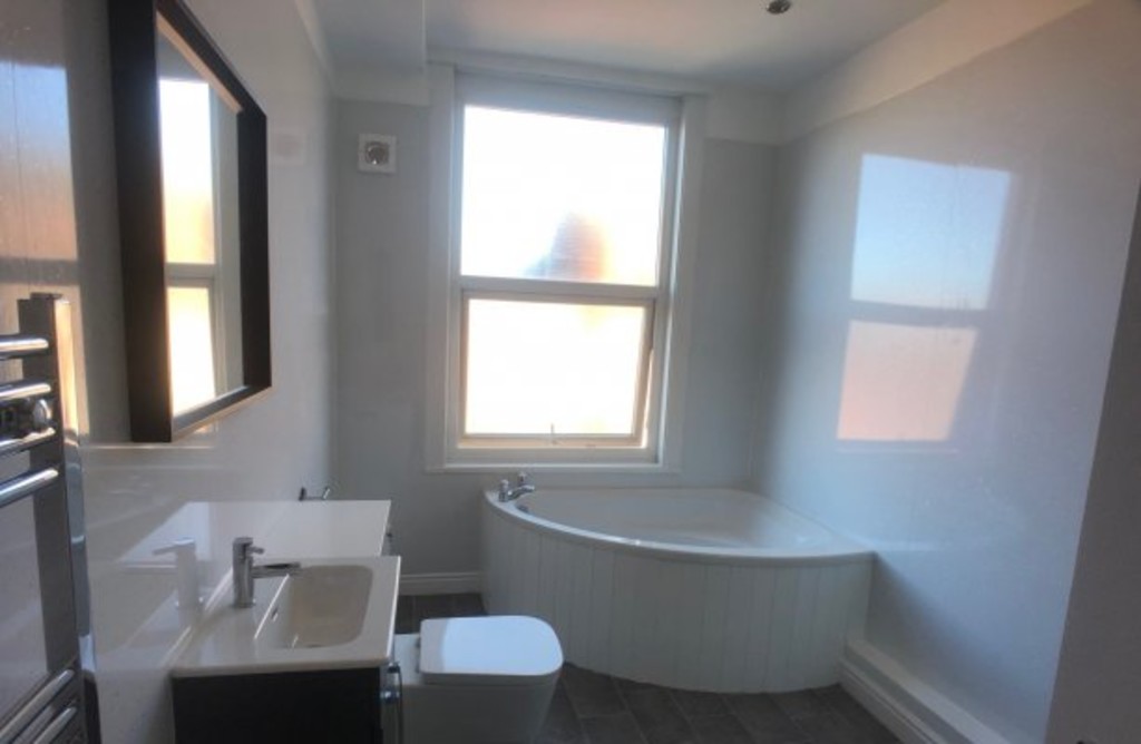 Photo of 5 Bedroom End Terraced House in 28 Bennett Road, Leeds, LS6 3HN