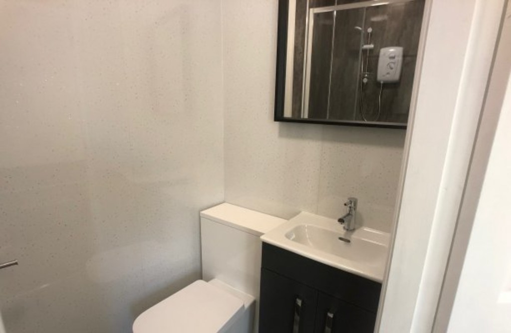Photo of 5 Bedroom End Terraced House in 28 Bennett Road, Leeds, LS6 3HN
