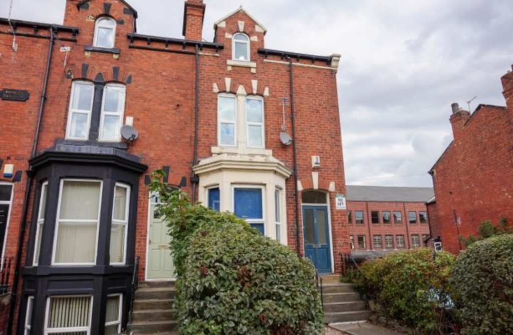 Photo of 5 Bedroom End Terraced House in 28 Bennett Road, Leeds, LS6 3HN