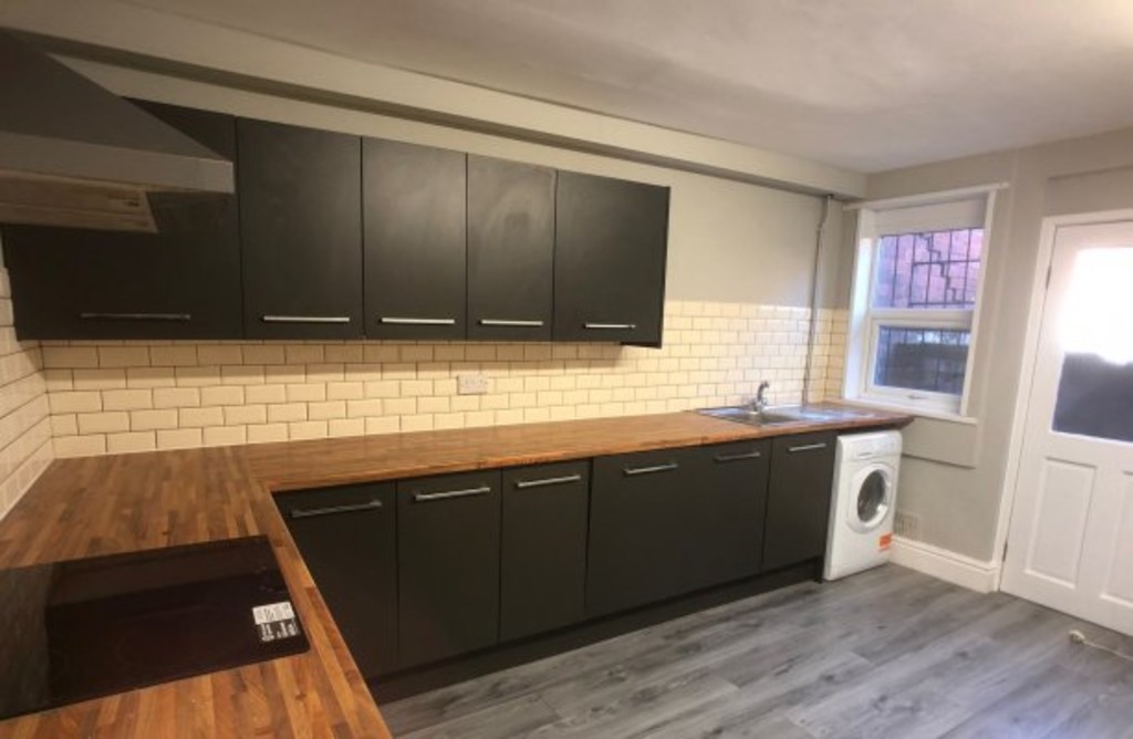 Photo of 5 Bedroom End Terraced House in 28 Bennett Road, Leeds, LS6 3HN