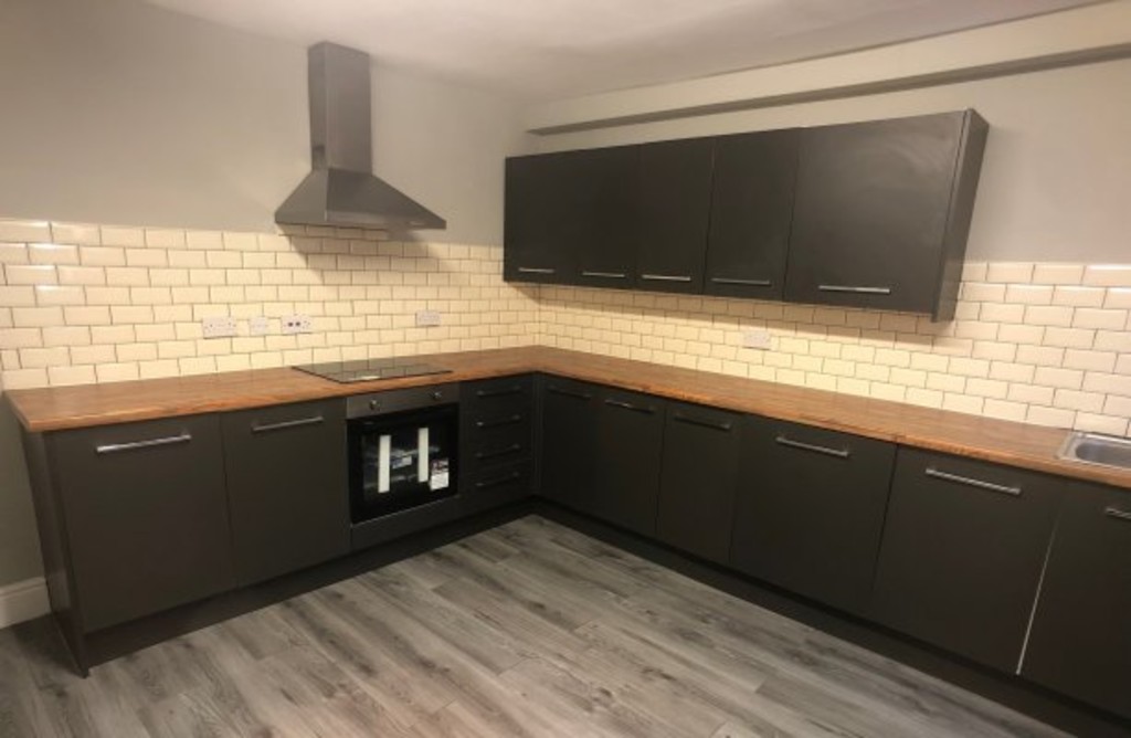 Photo of 5 Bedroom End Terraced House in 28 Bennett Road, Leeds, LS6 3HN