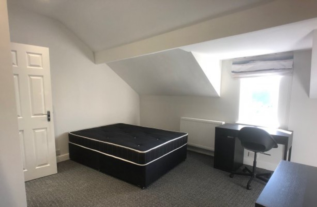 Photo of 5 Bedroom End Terraced House in 28 Bennett Road, Leeds, LS6 3HN
