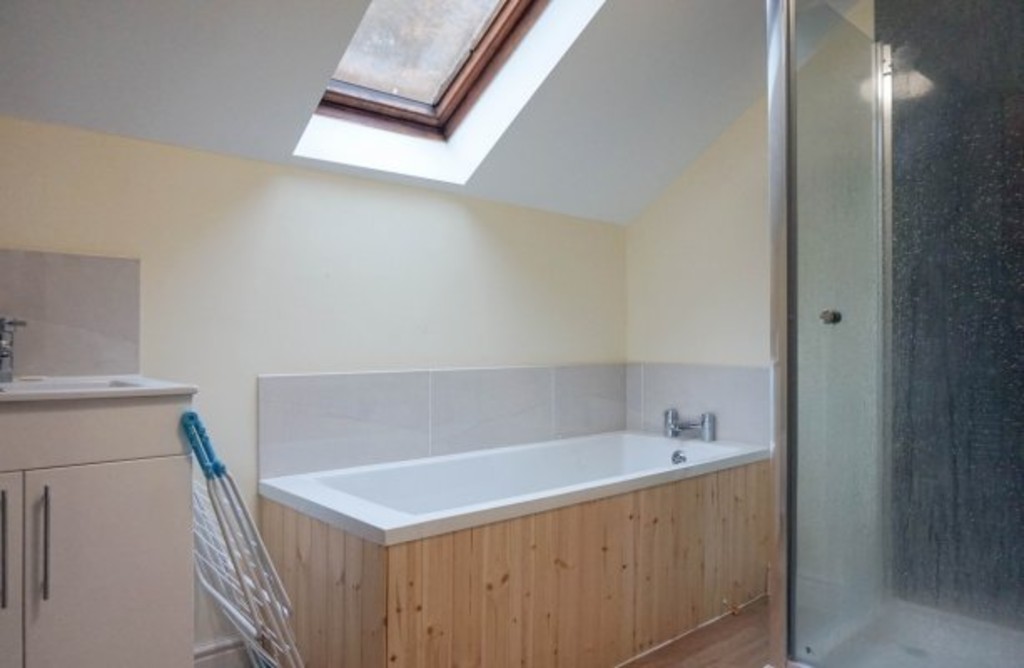 Photo of 5 Bedroom Flat in Flat 1, Headingley House, Leeds, LS6 3HD