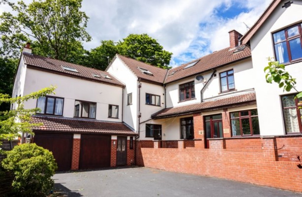 Photo of 5 Bedroom Flat in Flat 1, Headingley House, Leeds, LS6 3HD