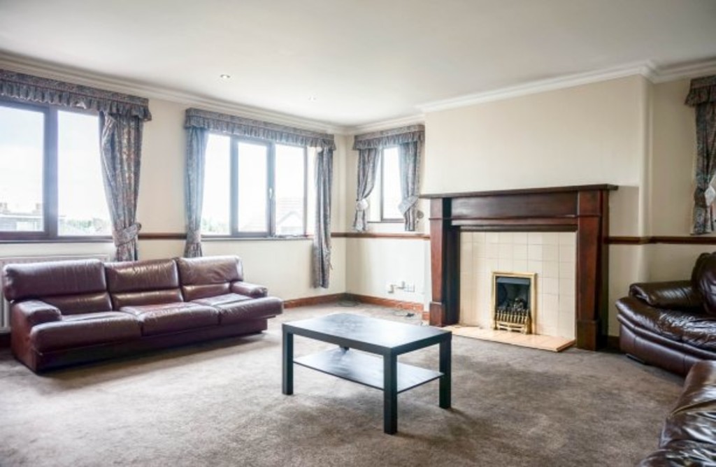 Photo of 5 Bedroom Flat in Flat 1, Headingley House, Leeds, LS6 3HD