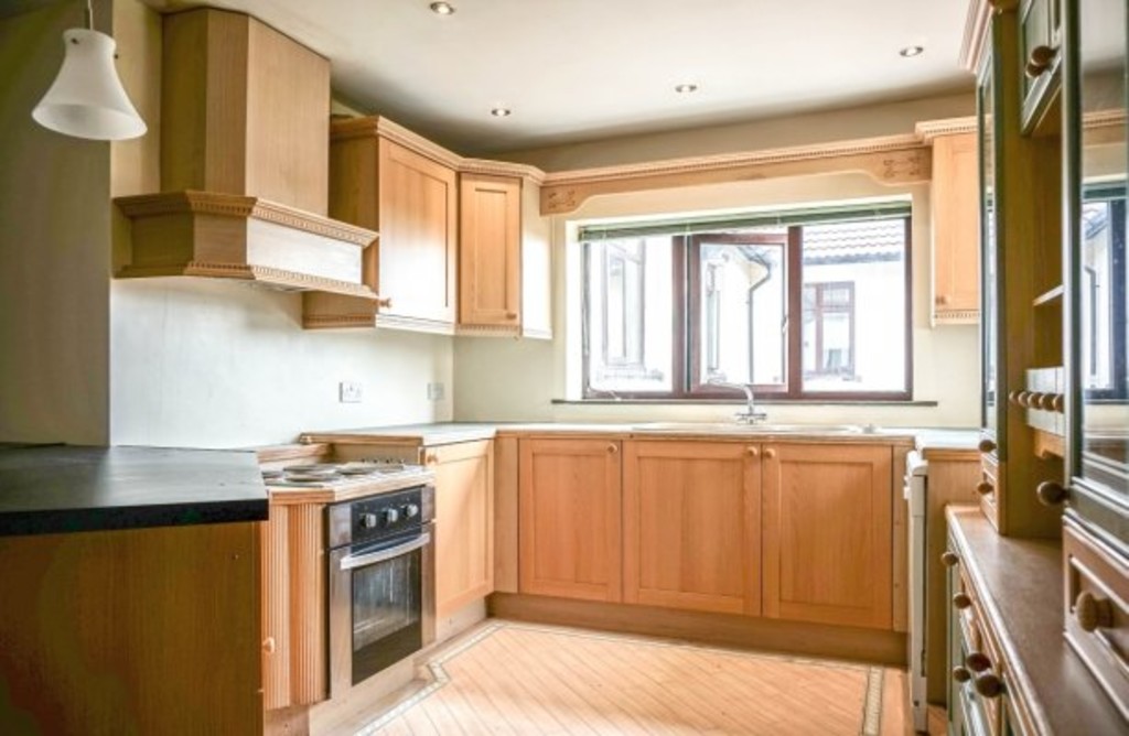 Photo of 5 Bedroom Flat in Flat 1, Headingley House, Leeds, LS6 3HD