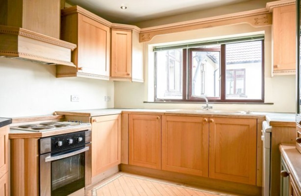 Photo of 5 Bedroom Flat in Flat 1, Headingley House, Leeds, LS6 3HD