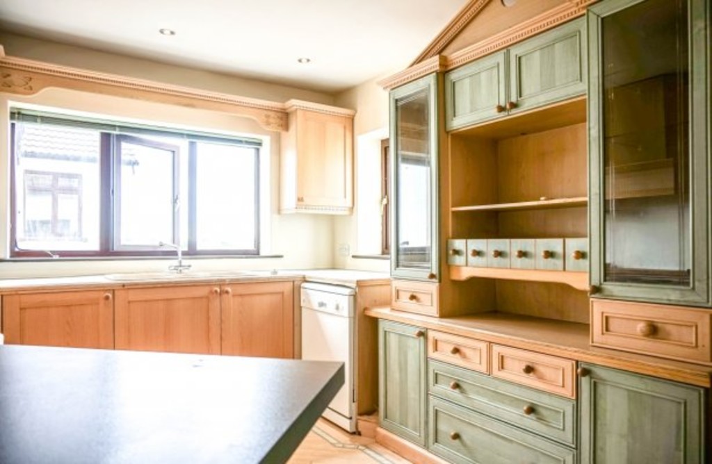 Photo of 5 Bedroom Flat in Flat 1, Headingley House, Leeds, LS6 3HD