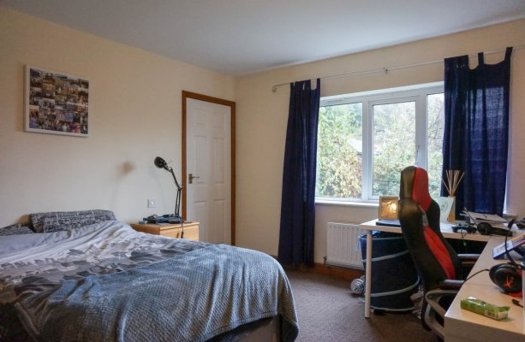 Photo of 5 Bedroom Flat in Flat 1, Headingley House, Leeds, LS6 3HD