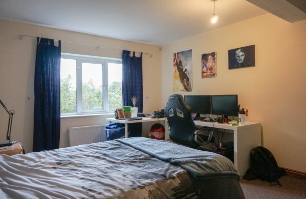 Photo of 5 Bedroom Flat in Flat 1, Headingley House, Leeds, LS6 3HD