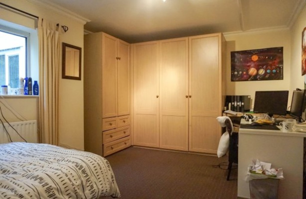 Photo of 5 Bedroom Flat in Flat 1, Headingley House, Leeds, LS6 3HD