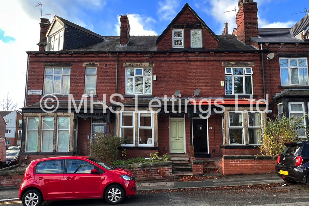 Photo of 5 Bedroom Mid Terraced House in 41 Headingley Mount, Leeds, LS6 3EW
