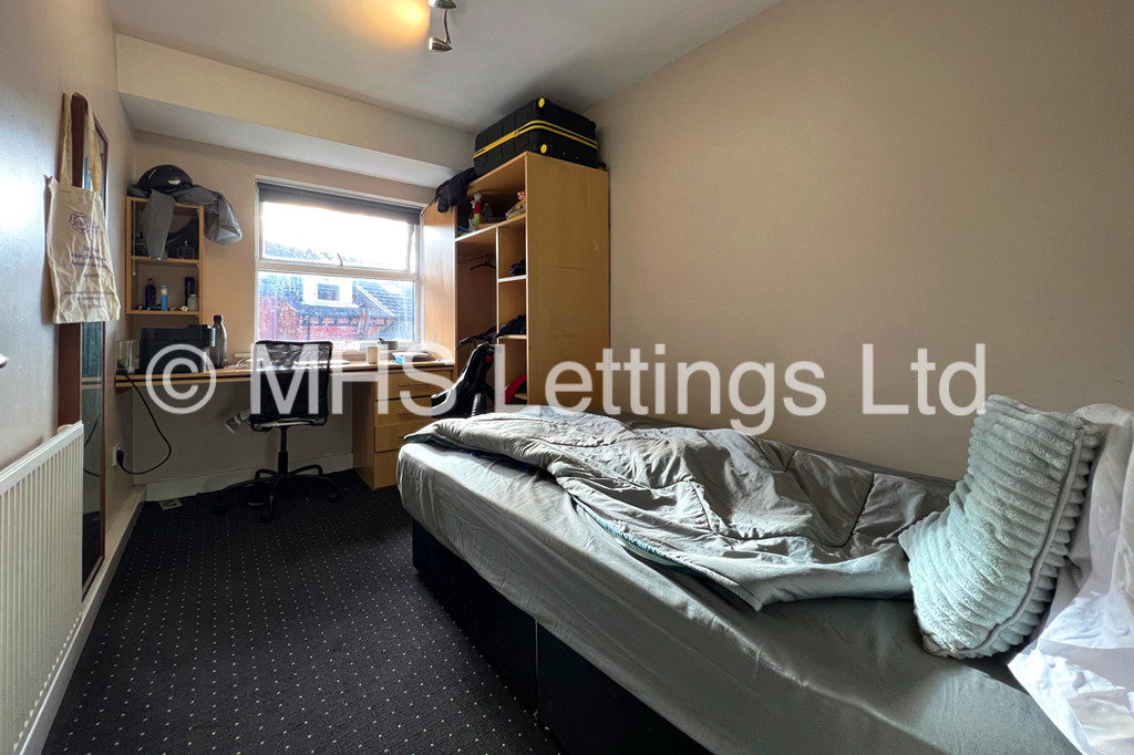 Photo of 5 Bedroom Ground Floor Flat in Flat 6, Welton Road, Leeds, LS6 1EE