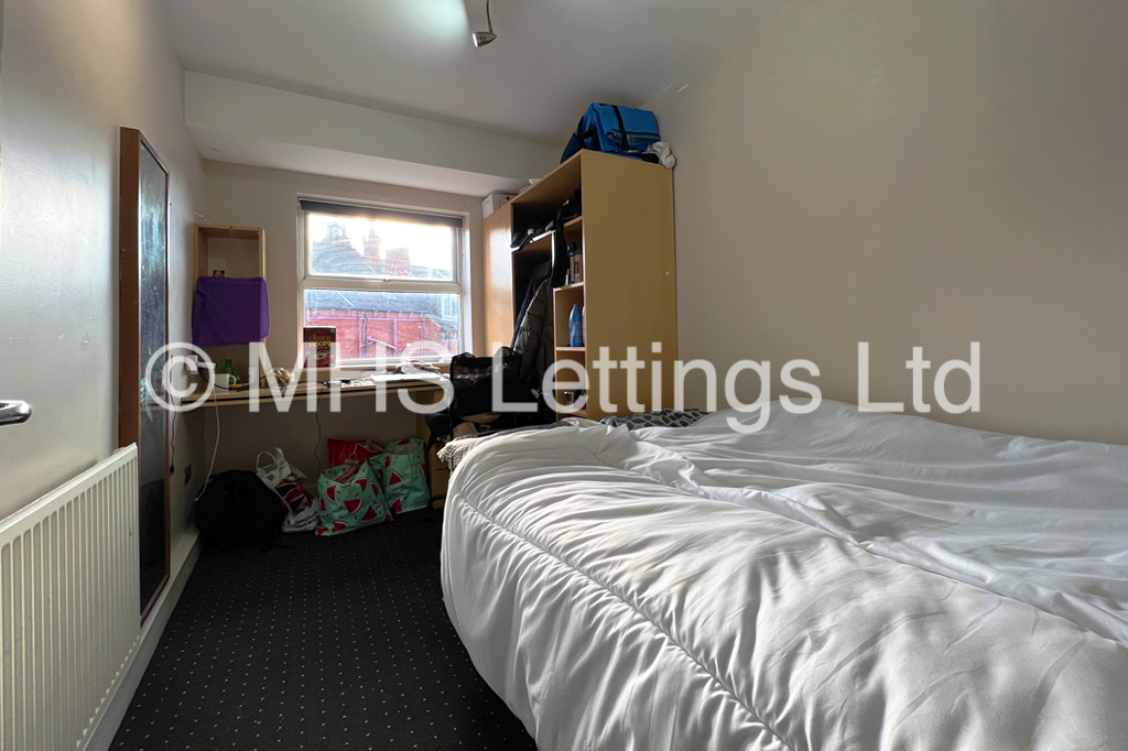 Photo of 5 Bedroom Ground Floor Flat in Flat 6, Welton Road, Leeds, LS6 1EE