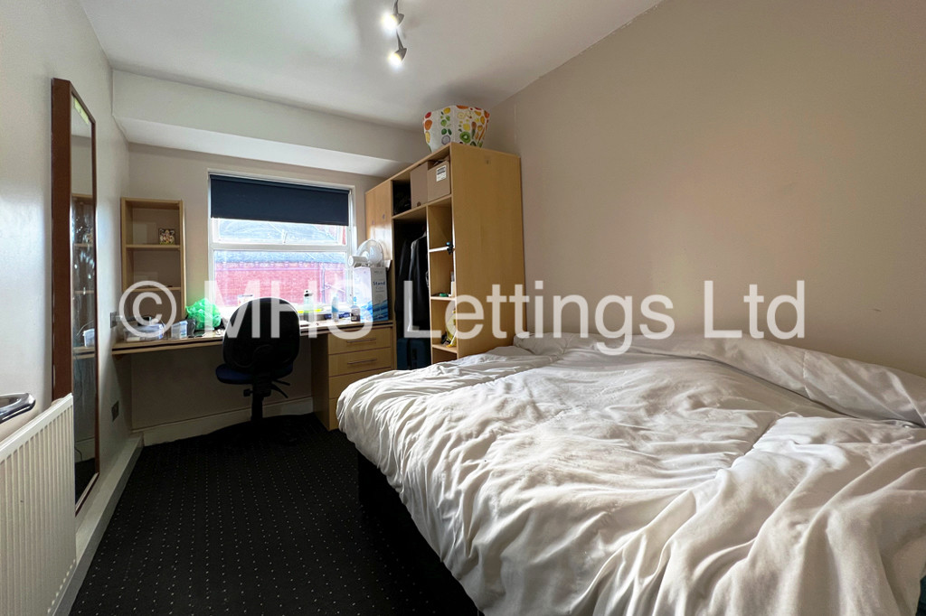 Photo of 5 Bedroom Ground Floor Flat in Flat 6, Welton Road, Leeds, LS6 1EE