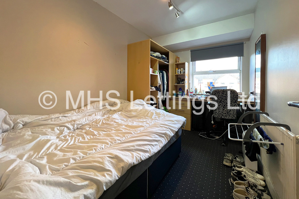 Photo of 5 Bedroom Ground Floor Flat in Flat 6, Welton Road, Leeds, LS6 1EE
