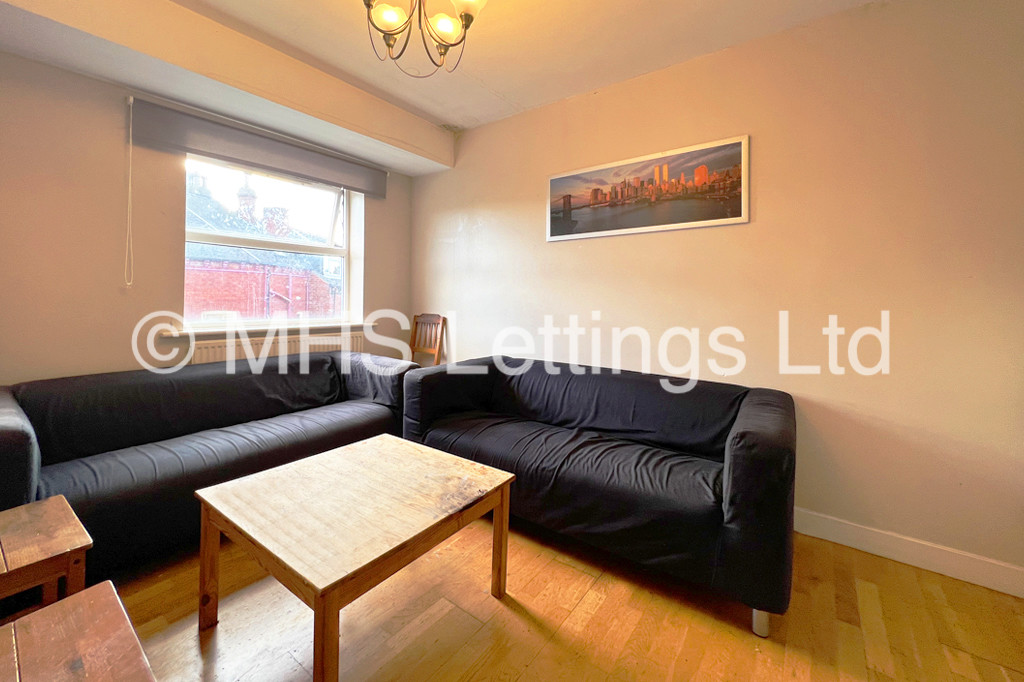 Photo of 5 Bedroom Ground Floor Flat in Flat 6, Welton Road, Leeds, LS6 1EE