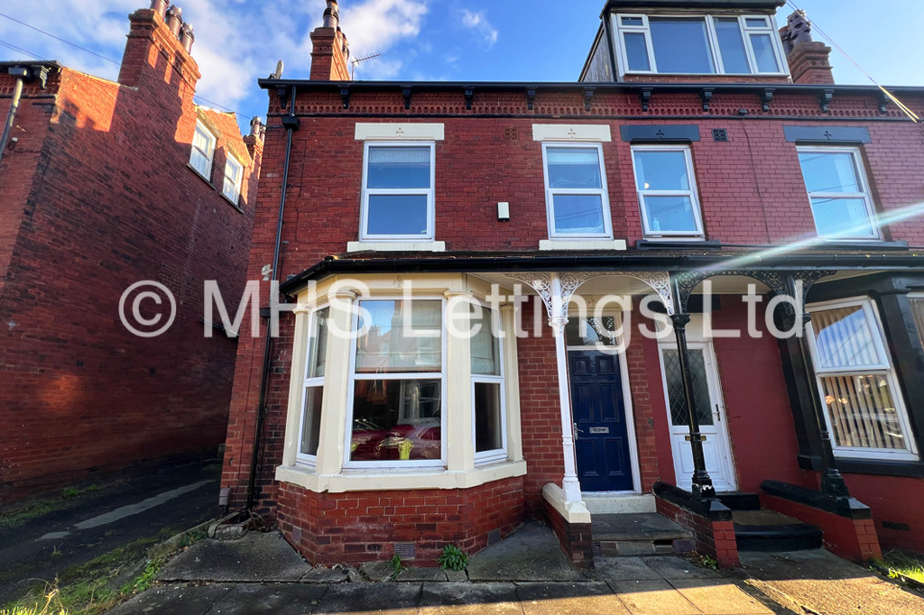 Photo of 5 Bedroom Mid Terraced House in 4 St. Michaels Terrace, Leeds, LS6 3BQ