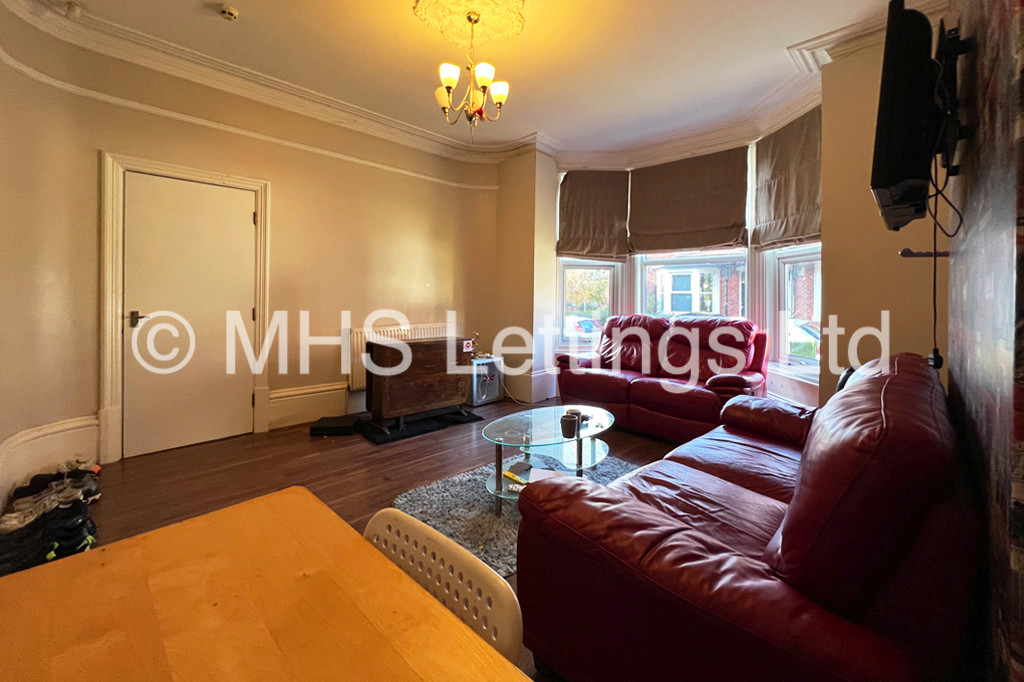 Photo of 5 Bedroom Mid Terraced House in 4 St. Michaels Terrace, Leeds, LS6 3BQ