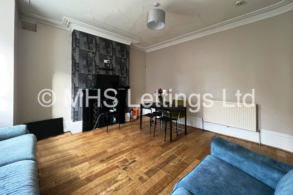 Photo of 5 Bedroom Mid Terraced House in 12 St. Michaels Terrace, Leeds, LS6 3BQ
