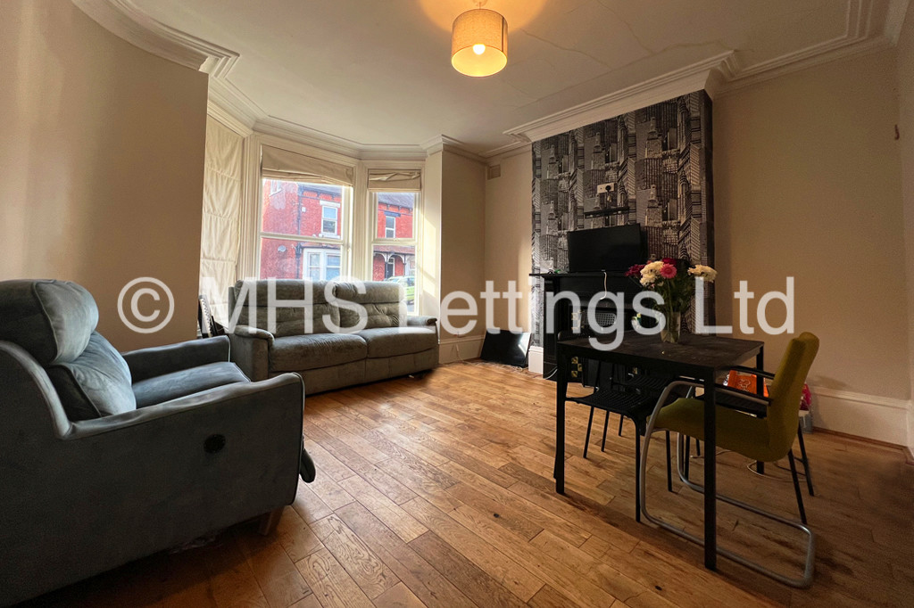 Photo of 5 Bedroom Mid Terraced House in 12 St. Michaels Terrace, Leeds, LS6 3BQ