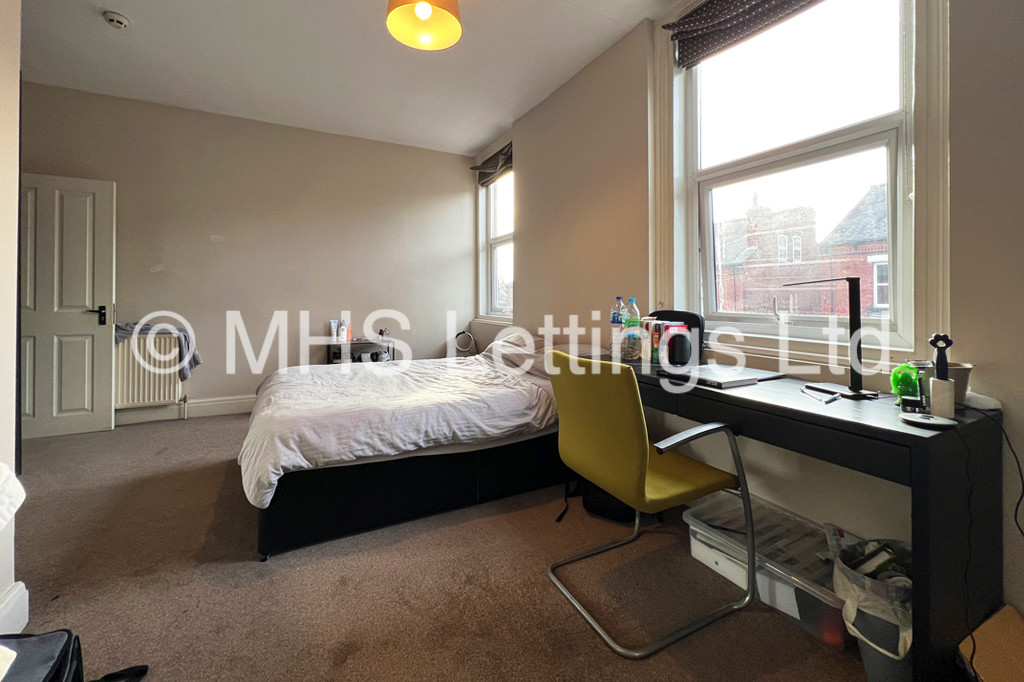 Photo of 5 Bedroom Mid Terraced House in 12 St. Michaels Terrace, Leeds, LS6 3BQ