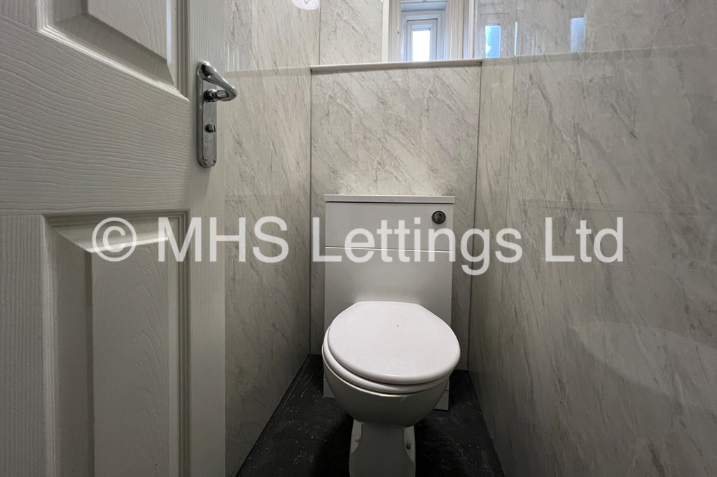 Photo of 5 Bedroom Mid Terraced House in 10 St. Michaels Terrace, Leeds, LS6 3BQ