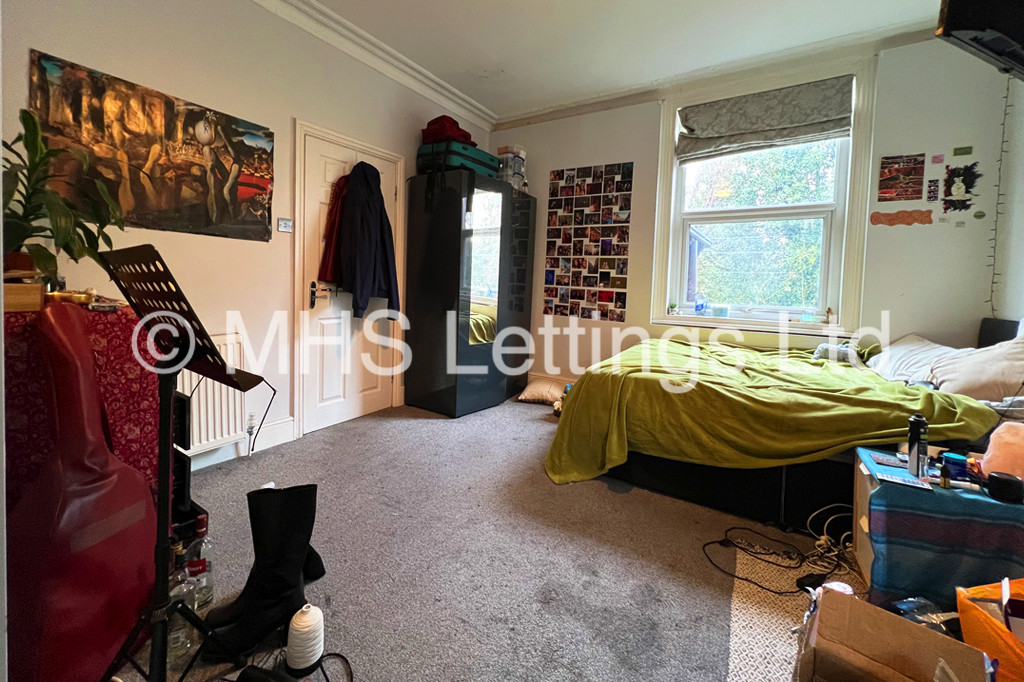 Photo of 5 Bedroom Mid Terraced House in 10 St. Michaels Terrace, Leeds, LS6 3BQ